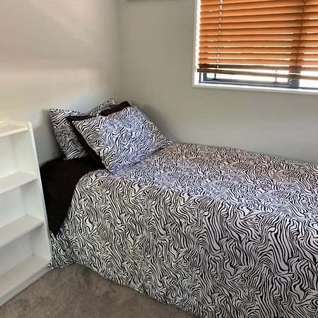Double Room With Shared Bathroom โอ๊คแลนด์ ภายนอก รูปภาพ