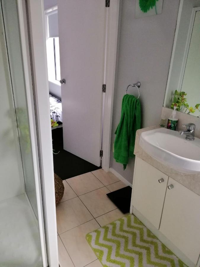 Double Room With Shared Bathroom โอ๊คแลนด์ ภายนอก รูปภาพ