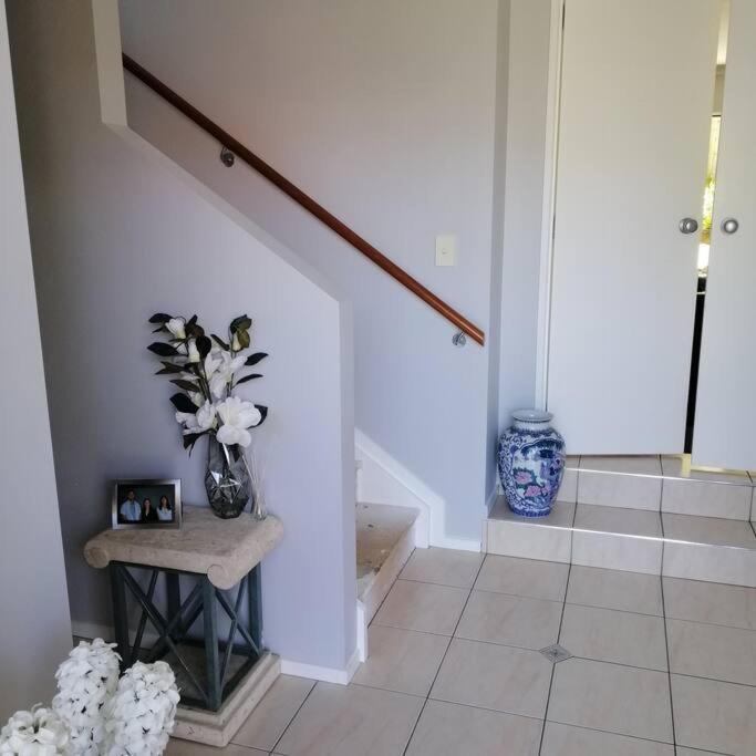 Double Room With Shared Bathroom โอ๊คแลนด์ ภายนอก รูปภาพ