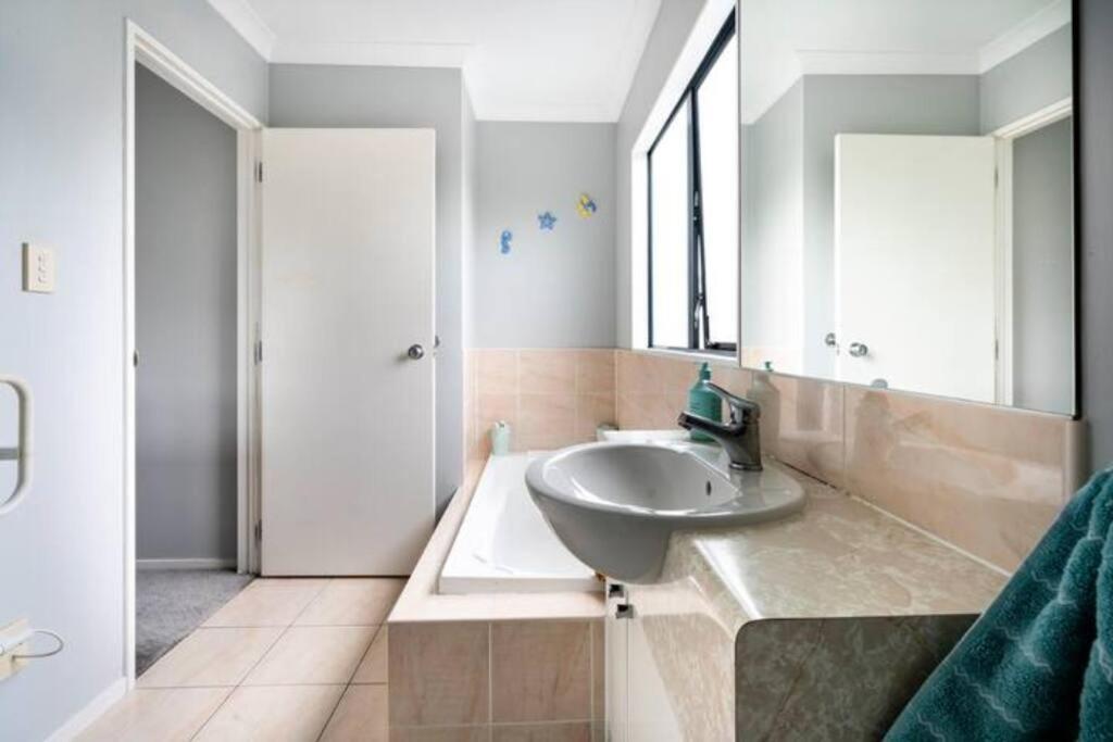 Double Room With Shared Bathroom โอ๊คแลนด์ ภายนอก รูปภาพ