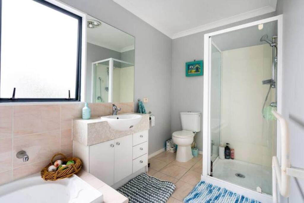Double Room With Shared Bathroom โอ๊คแลนด์ ภายนอก รูปภาพ