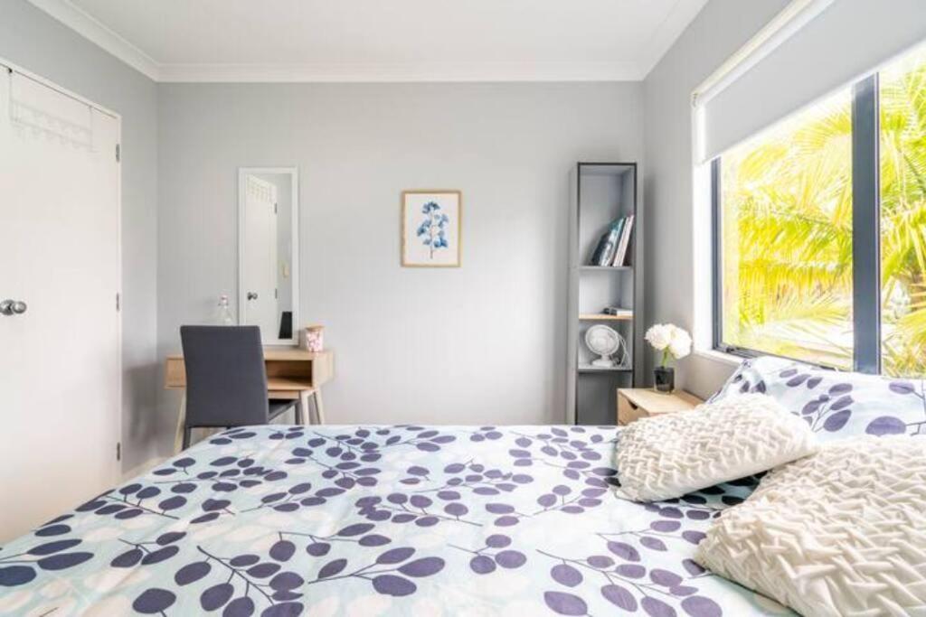 Double Room With Shared Bathroom โอ๊คแลนด์ ภายนอก รูปภาพ